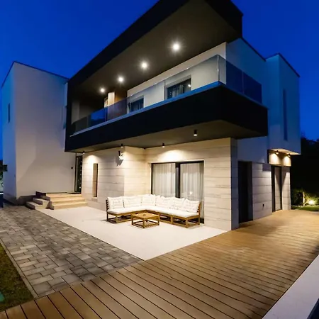 Villa Luxury Positiva With Heated Pool