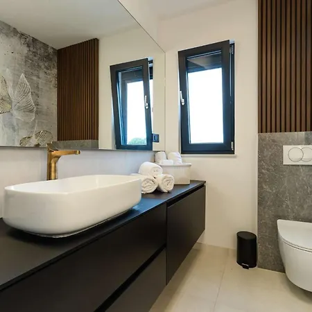 Luxury Positiva With Heated Pool * Vir