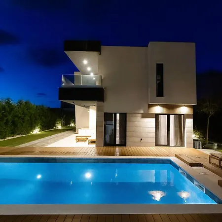 Luxury Positiva With Heated Pool