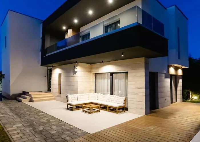 Villa Luxury Positiva With Heated Pool