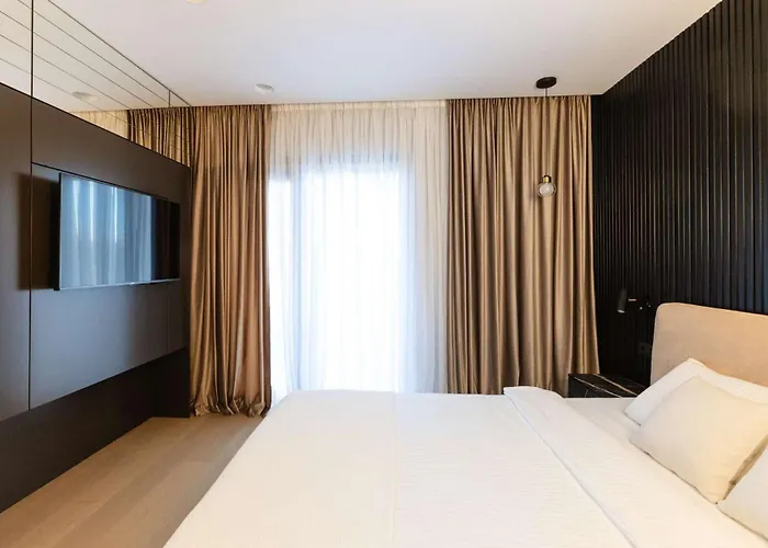 Villa Luxury Positiva With Heated Pool Vir