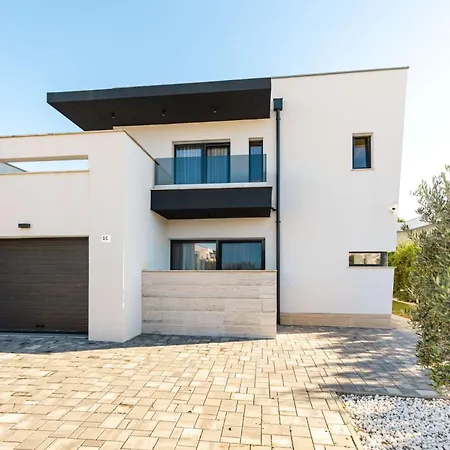 Luxury Positiva With Heated Pool Willa Vir